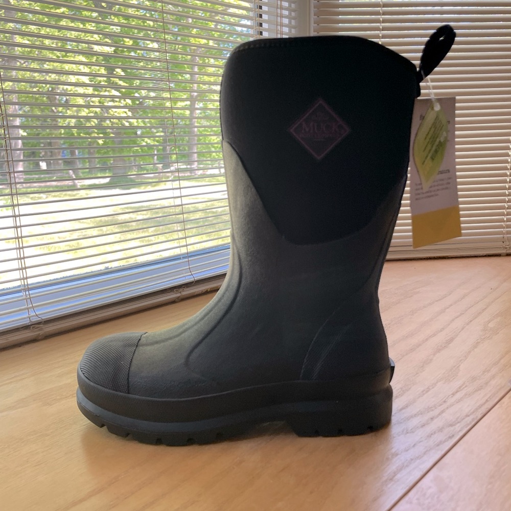 Women’s size 7 Black Muck boots